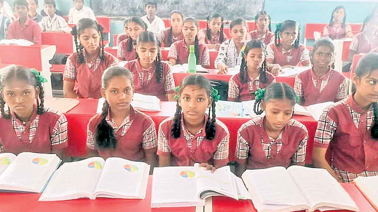 Maganoor | విద్యార్థుల ఆకలికేకలు.. వరుసగా మూడోరోజూ వార్తల్లో మాగనూరు పాఠశాల