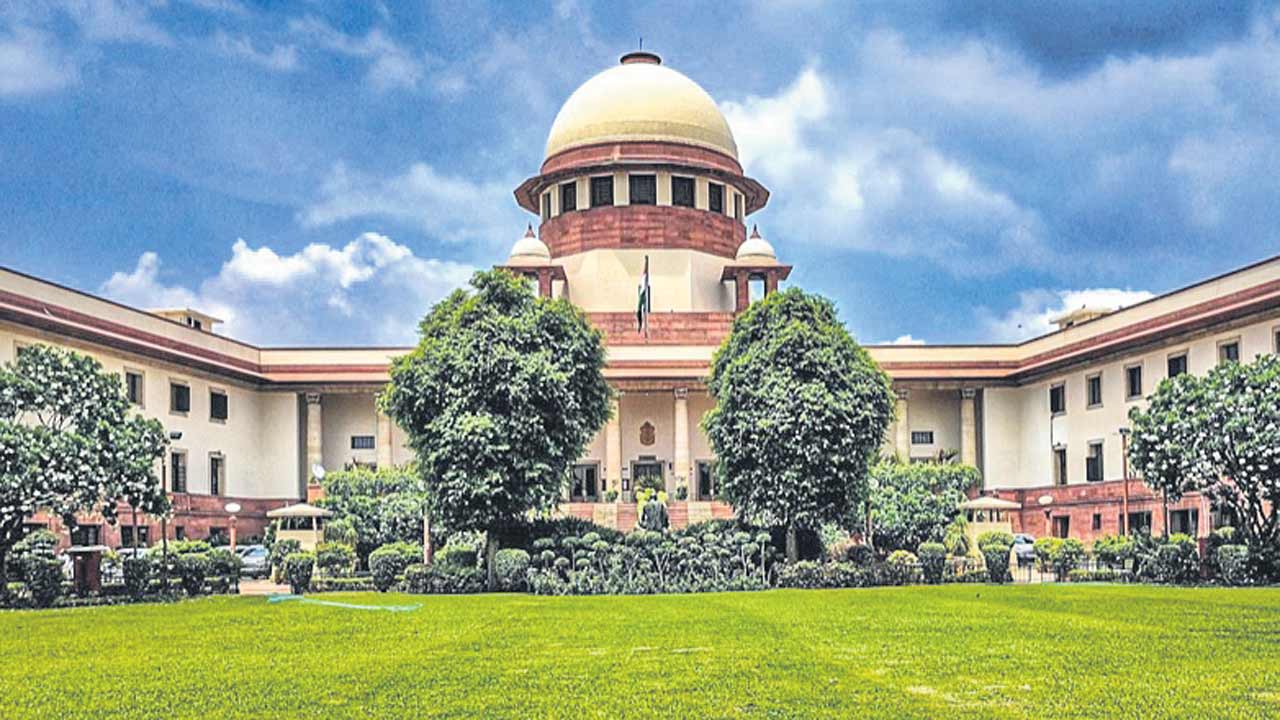 Supreme Court | కాలుష్యాన్ని ఏ మతమూ ప్రోత్సహించదు.. పటాకులు కాల్చడంపై సుప్రీంకోర్టు వ్యాఖ్యలు