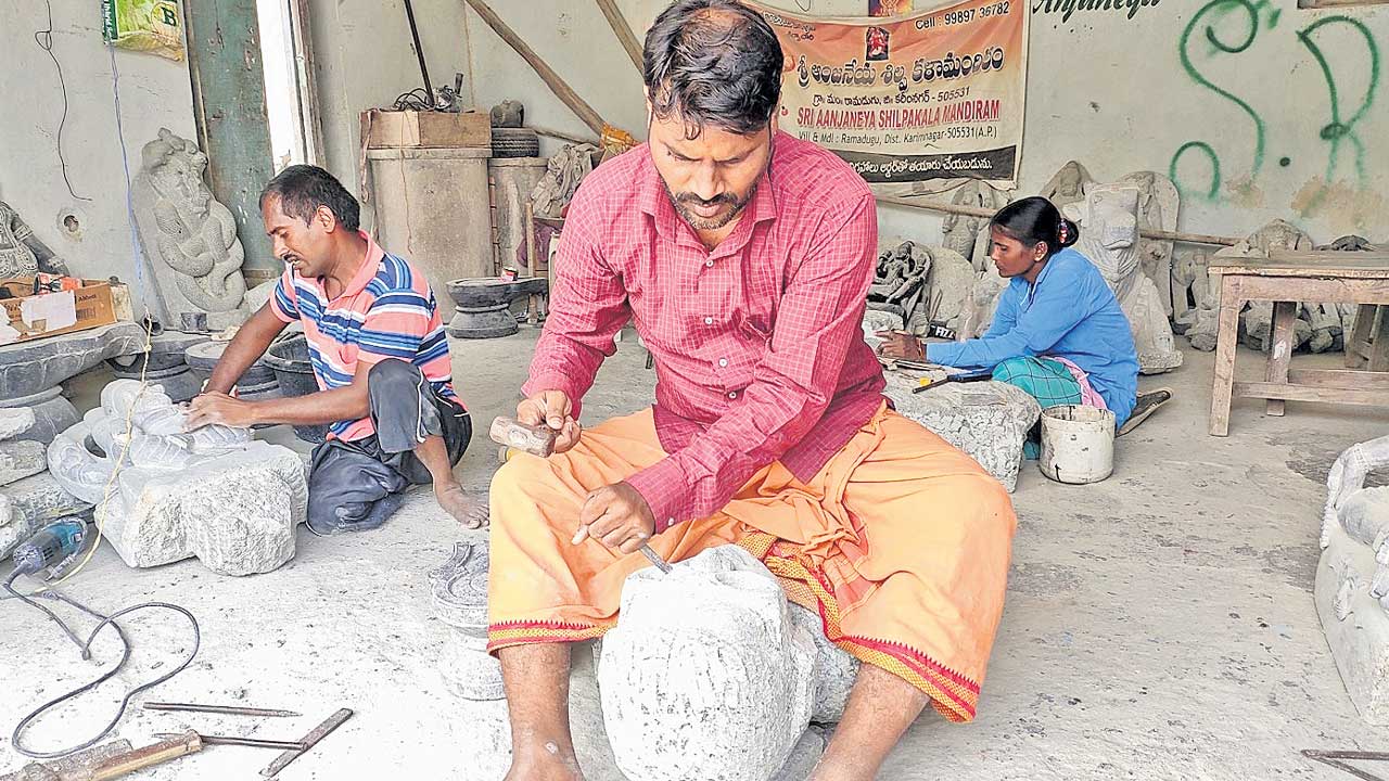 Telangana | రాష్ట్ర సర్కారు నిర్వాకం.. సర్వేలో సంప్రదాయ కులాలు కనుమరుగు