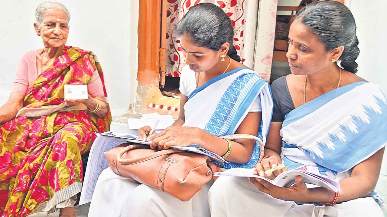 Samagra Kutumba Survey | సర్వే సర్వం తప్పులమయం.. అరకొరగానే సమాచార సేకరణ