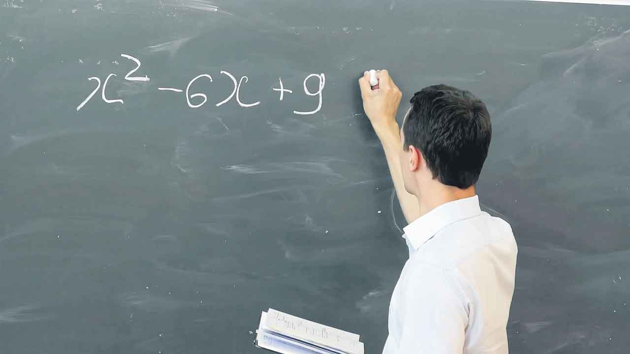 ఎమ్మెల్సీ ఎన్నికల ఎన్‌రోల్‌మెంట్‌లో పట్టభద్రులు, పంతుళ్ల సత్త