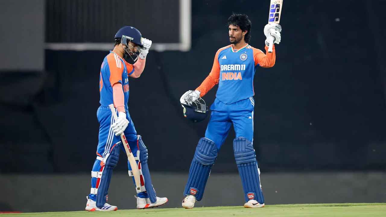 తిలక్‌ ధమాకా.. అజేయ సెంచరీతో విజృంభణ