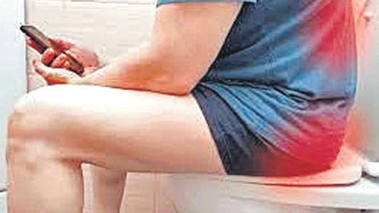 TOILET | 10 నిమిషాలకు మించి టాయిలెట్‌లో కూర్చోవద్దు!