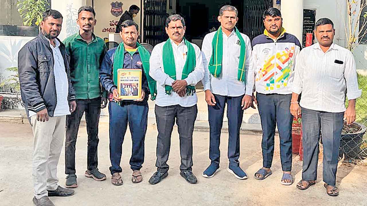 గిరిజన సంఘాల నాయకుల అరెస్టు
