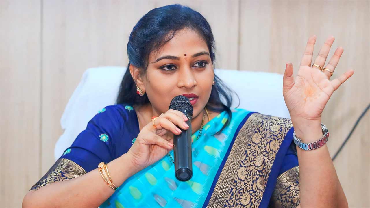 ఇప్పటికైనా హోంమంత్రిని మార్చేయండి.. పవన్‌ కల్యాణ్‌ వ్యాఖ్యలతో వైసీపీ మహిళా నాయకుల డిమాండ్‌