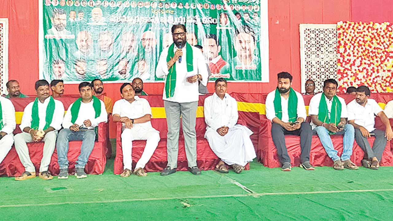 మున్నూరు కాపులు మరింత రాణించాలి