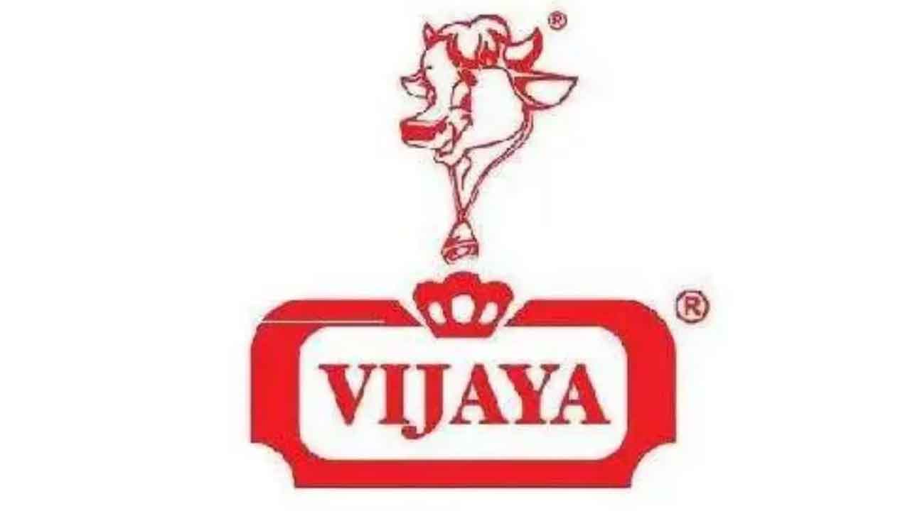 Dairy Farmers | ఆ ఆఫీసర్లను సతాయిద్దాం.. రాత్రిపూట ఫోన్లు చేసి లేపండి.. విజయ డెయిరీ పాడి రైతు కాల్‌ రికార్డు వైరల్‌