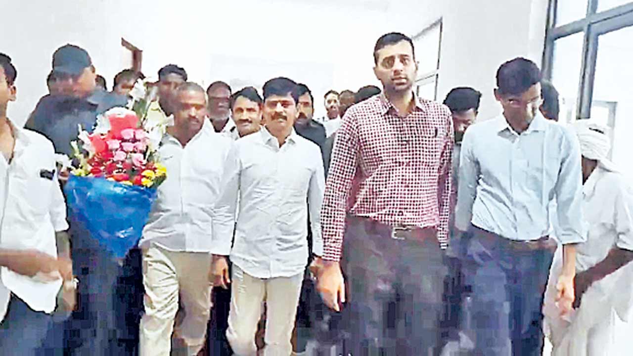 ఎవరిది కుటుంబ పాలన?