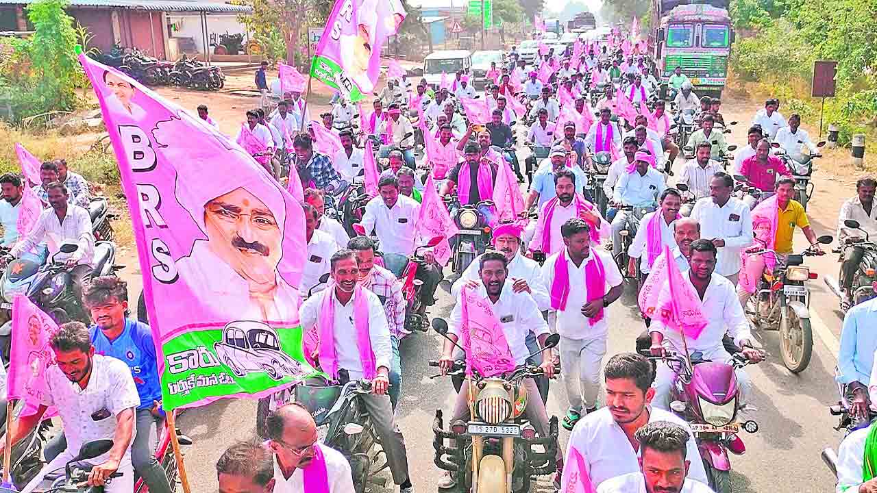 మొక్కవోని దీక్షతో ముందుకు సాగుదాం..