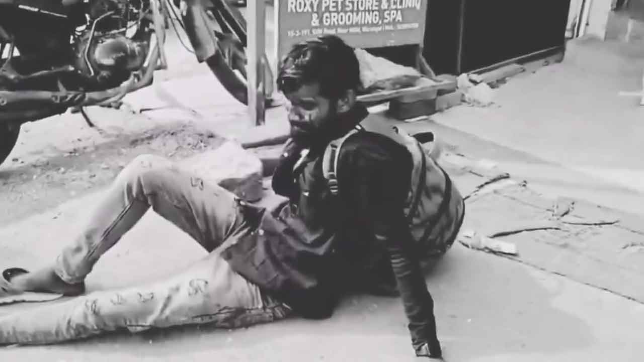 Warangal | అమ్మాయి కోసం తల పగలకొట్టుకున్న యువకుడు.. హాస్పిటల్‌లో చేర్పించిన పోలీసులు