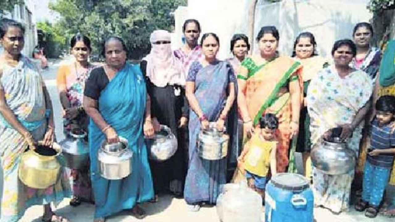 Peddapally | వారం రోజులుగా నీళ్లు బంద్.. ఖాళీ బిందెలతో రోడ్డెక్కిన మహిళలు
