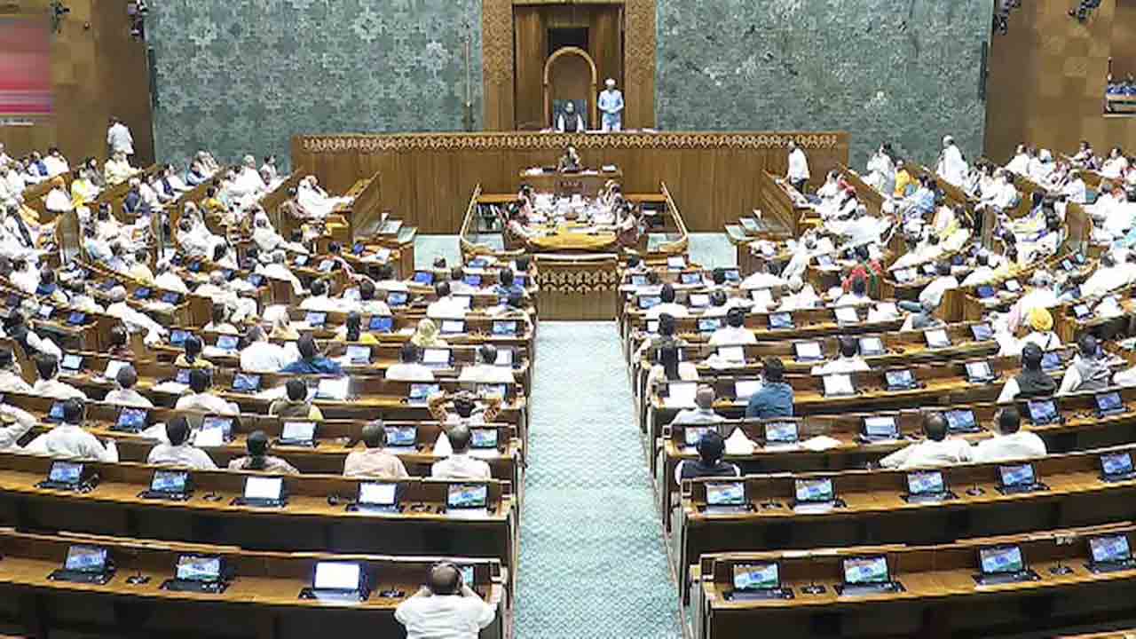 Parliament winter session | మరికాసేపట్లో శీతాకాల సమావేశాలు ప్రారంభం.. పార్లమెంట్‌లో ఇండియా కూటమి నేతల భేటీ