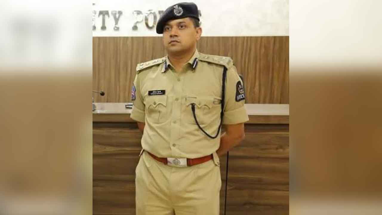 Hyderabad | అత్తాపూర్ పోలీస్ స్టేషన్‌లో సైబరాబాద్ సీపీ ఆకస్మిక తనిఖీ