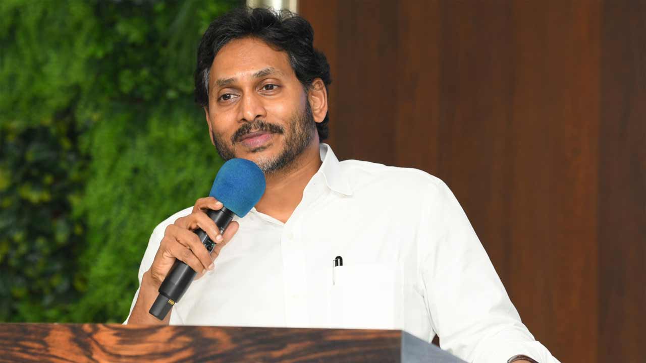 YS Jagan | వైసీపీలో ఉండే ప్రతి ఒక్కరికీ సోషల్‌మీడియా అకౌంట్‌ ఉండాలి.. వైఎస్‌ జగన్‌ కీలక సూచనలు