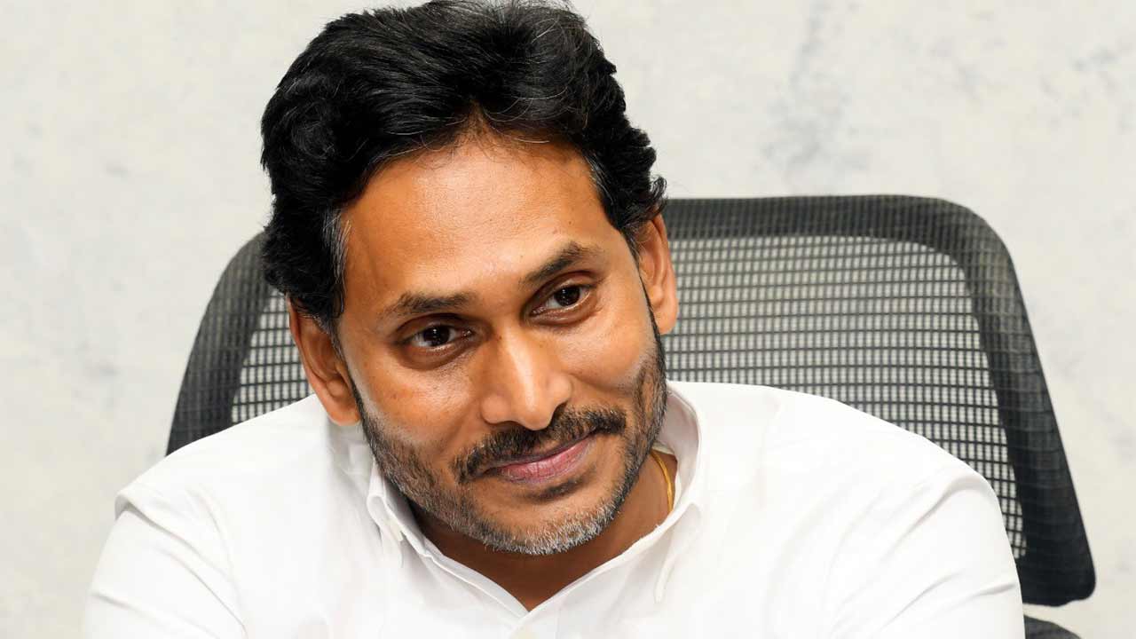 YS Jagan | మళ్లీ అధికారంలోకి వచ్చేది మనమే.. కేసులకు భయపడొద్దు.. వైసీపీ ఎమ్మెల్సీలకు జగన్‌ దిశానిర్దేశం