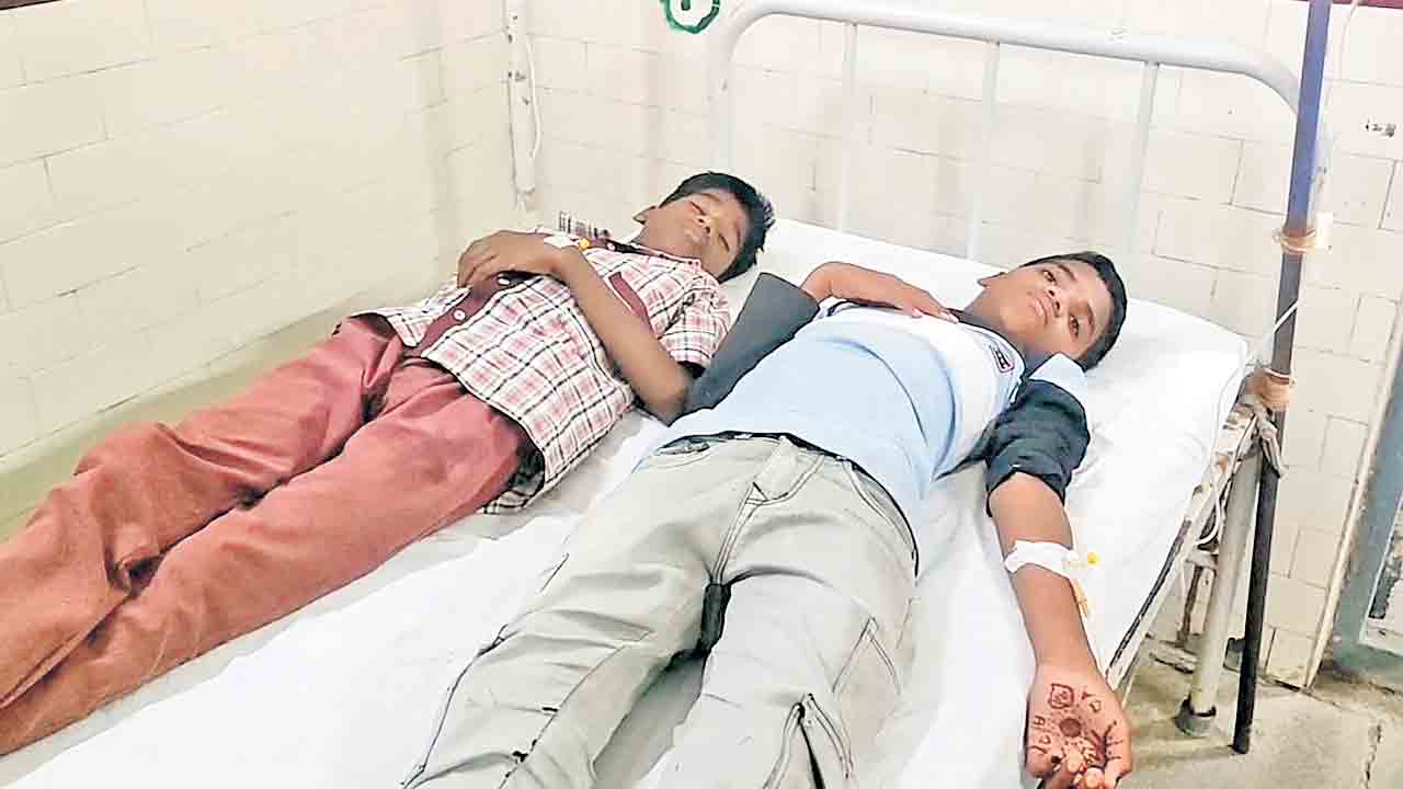 హాస్టల్ విద్యార్థుల ఆర్తనాదాలు!
