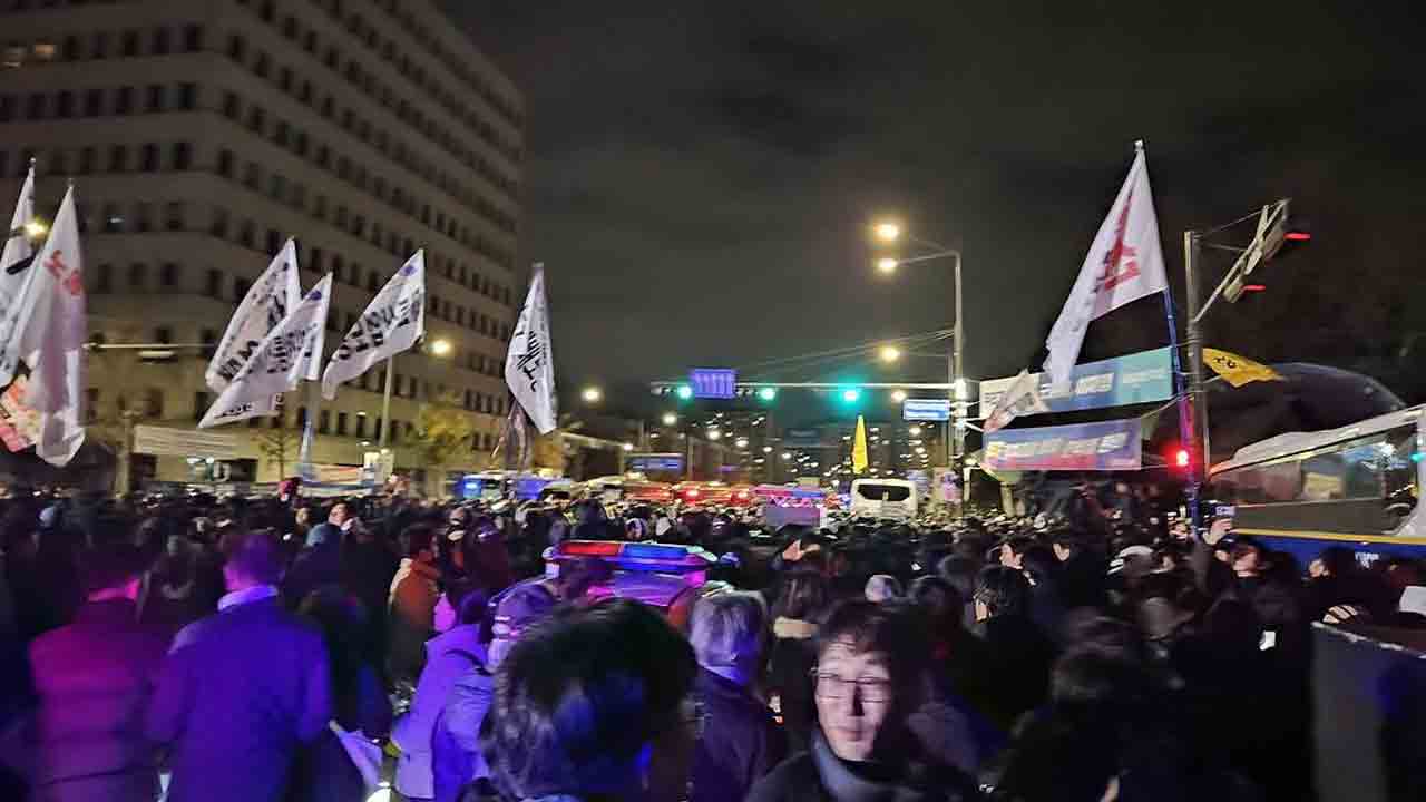 దక్షిణ కొరియాలో సంక్షోభం