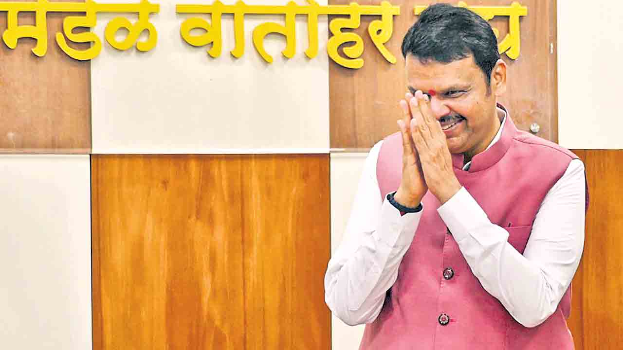 మహారాష్ట్ర ముఖ్యమంత్రిగా మూడోసారి