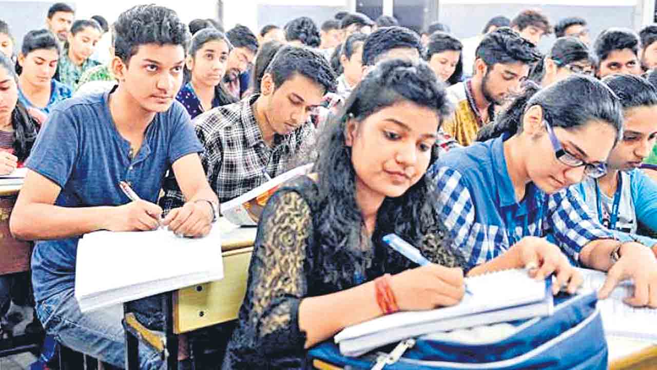 UGC | గతంలో చదివిన సబ్జెక్టులు ఏవైనా సరే.. నచ్చిన కోర్సును ఎంచుకోవచ్చు: యూజీసీ