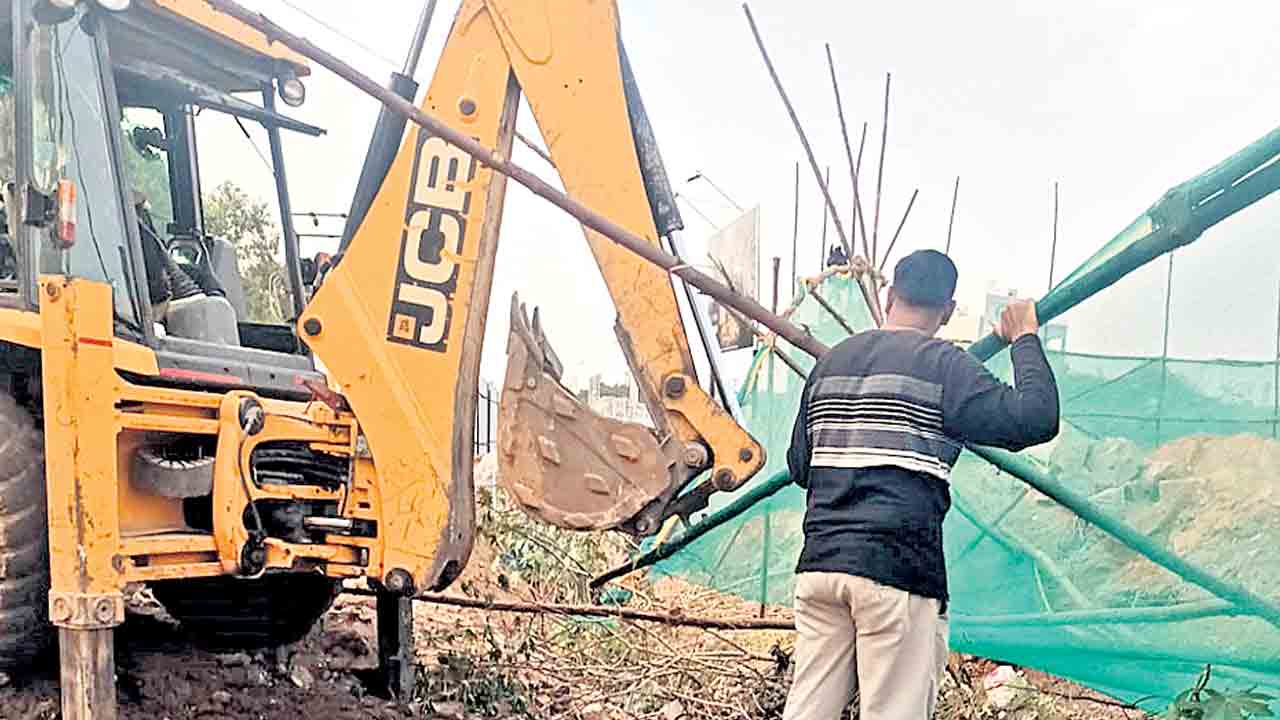 Serilingampally | ఎమ్మెల్యే ఆర్డర్‌.. అనుమతులున్నా బుల్డోజర్‌