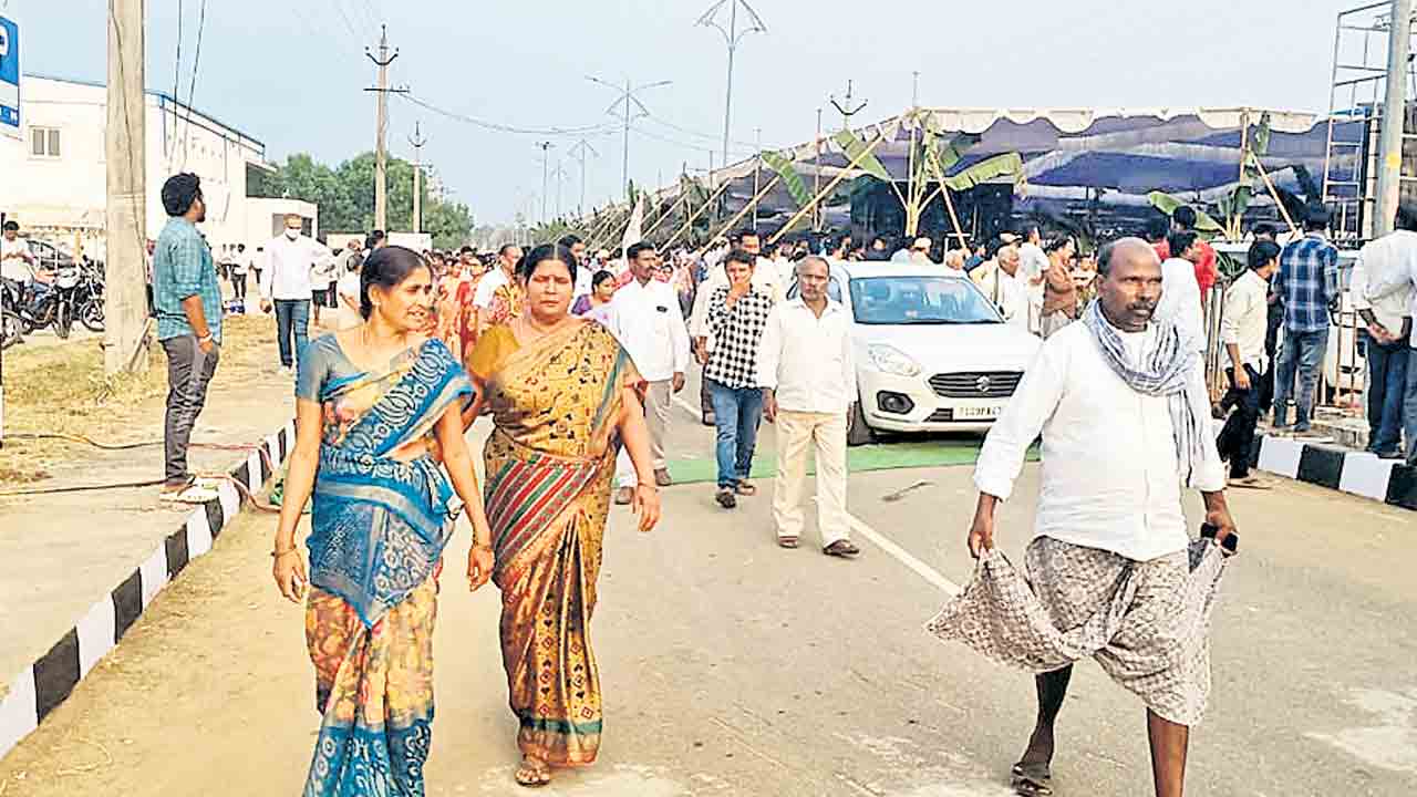 ‘మెగాఫుడ్‌ పార్క్‌’ సభ వెలవెల