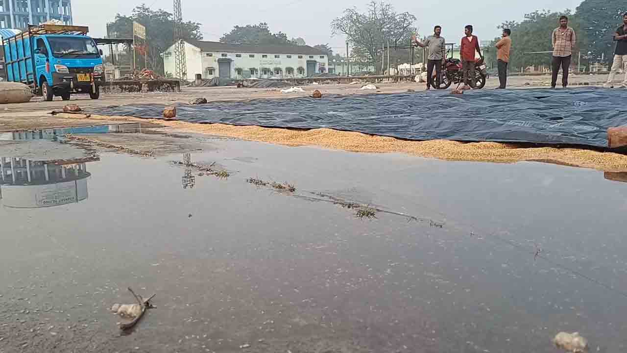 ధాన్యం నీళ్లపాలు