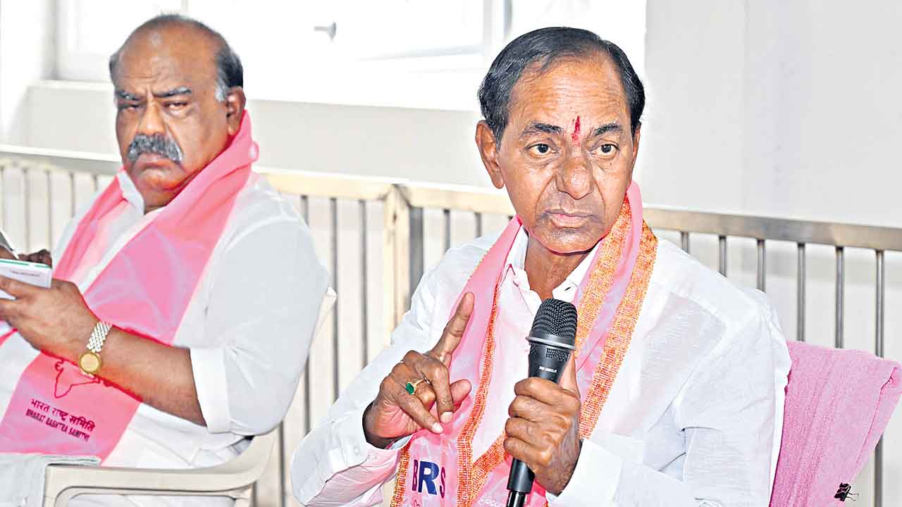 KCR | తెలంగాణతల్లి మార్పు మూర్ఖత్వం.. సీఎం తలతిక్క ఆలోచనలతో తెలంగాణ అస్థిత్వానికి గాయం: కేసీఆర్‌