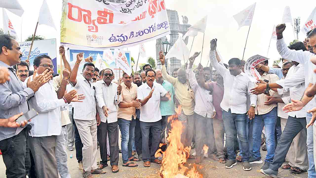 శంకరయ్య క్షమాపణ చెప్పాలి