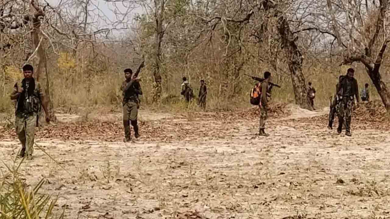 బీజేపీ కార్యకర్తను చంపిన నక్సల్స్‌