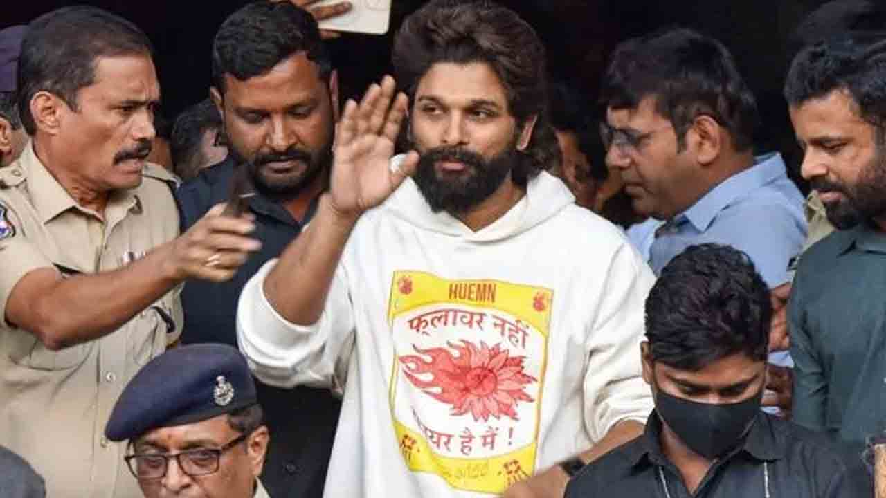 మంజీర బ్యారక్‌లో పుష్పరాజ్‌