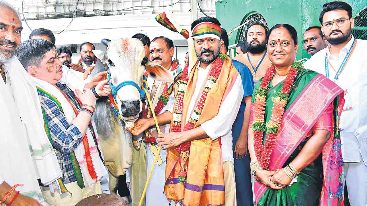 CM Revanth Reddy | ప్లేటు భోజనం 32 వేలు?.. సీఎం రేవంత్‌రెడ్డి సహా వందమందికి ఖర్చు రూ.32 లక్షలు!