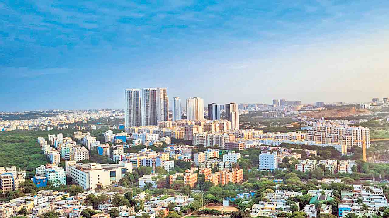 Congress Govt | హైడ్రాతో కుదేలైన స్థిరాస్తి రంగం.. వేధింపులతో ఏపీ వైపు సినిమా చూపు