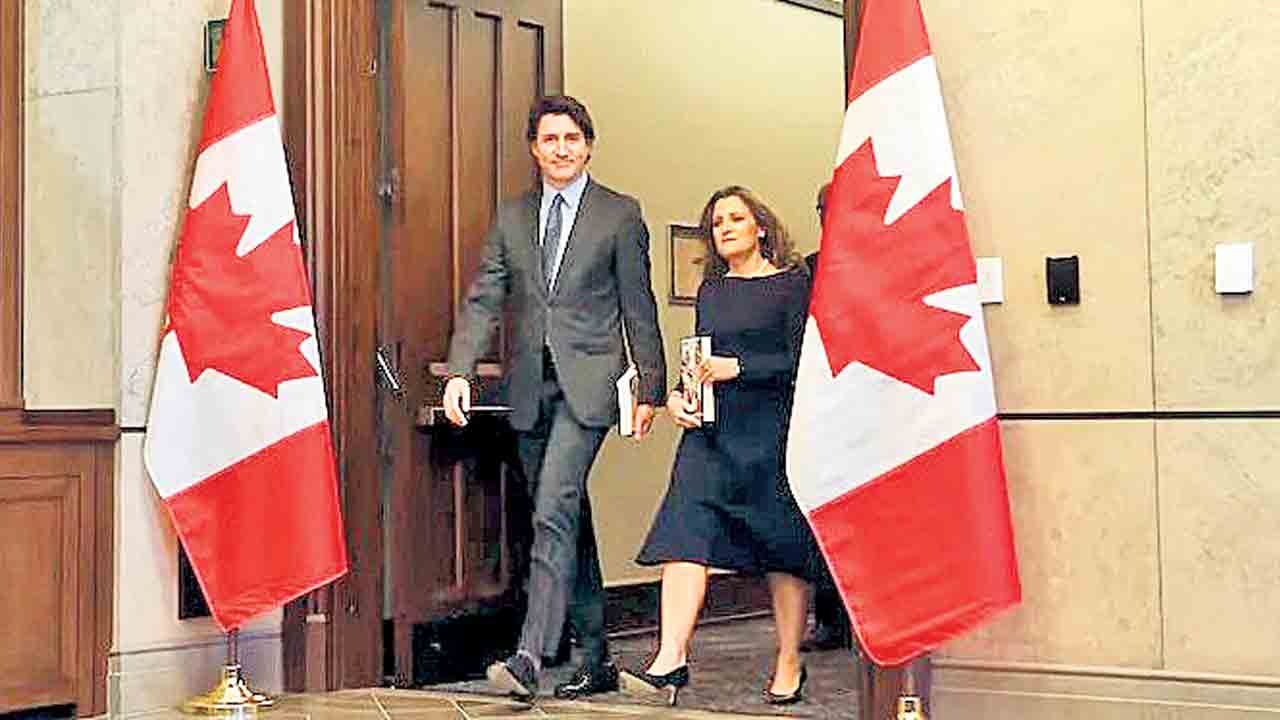 ట్రూడోకు షాక్‌.. ఉప ప్రధాని రాజీనామా