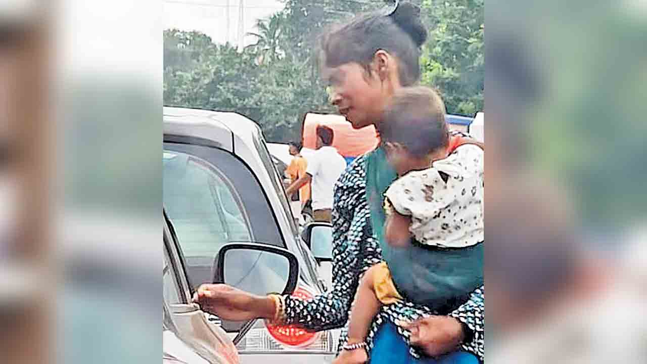 యాచకులకు డబ్బులిస్తే జైలుకే