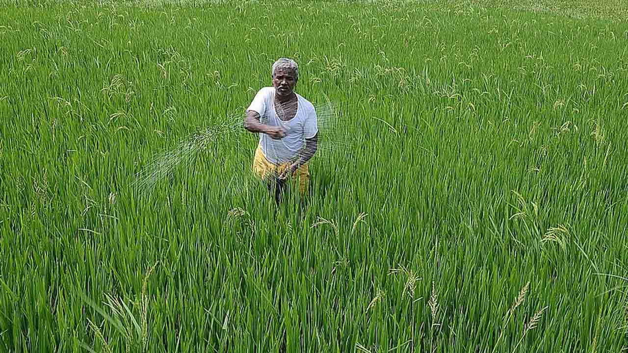 ఇంకెన్నాళ్లు రైతుల నిర్బంధం?