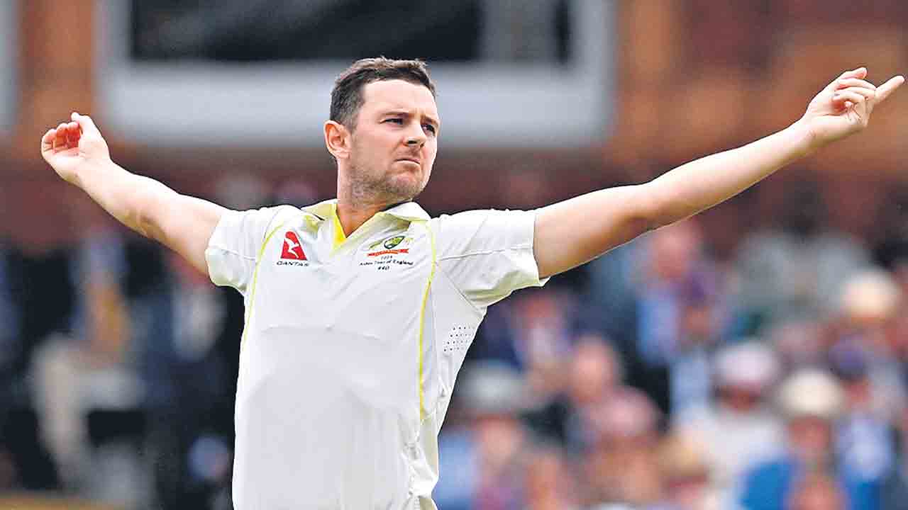 హాజిల్‌వుడ్‌ ఔట్‌