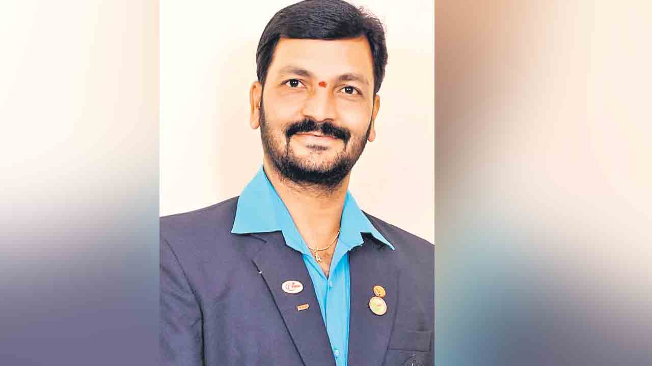 Kommu Rajender | బ్యాడ్మింటన్‌ పోటీలకు ఎంపైర్‌గా రాజేందర్‌