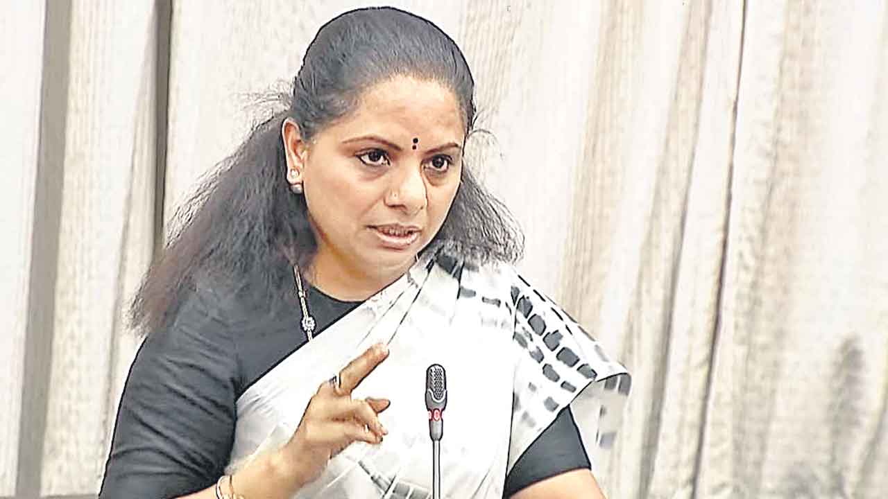 విభజన చట్టానికి అనుగుణంగా కేంద్రం నిధులు కేటాయించాలి