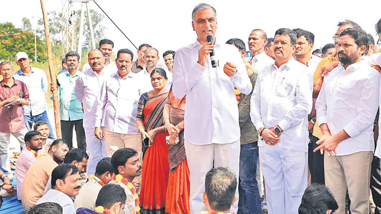 ఉద్యోగులు సమ్మె చేస్తున్నా సర్కార్‌కు పట్టదా?