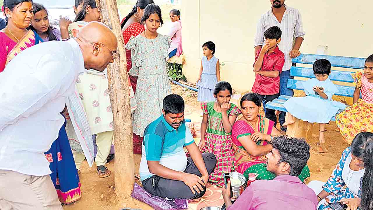 RS Praveen Kumar | కుళ్లిన కూరగాయలతో భోజనమా?.. విద్యారంగాన్ని నిర్వీర్యం చేస్తున్న కాంగ్రెస్‌ సర్కార్‌: ఆర్‌ఎస్‌ ప్రవీణ్‌కుమార్‌