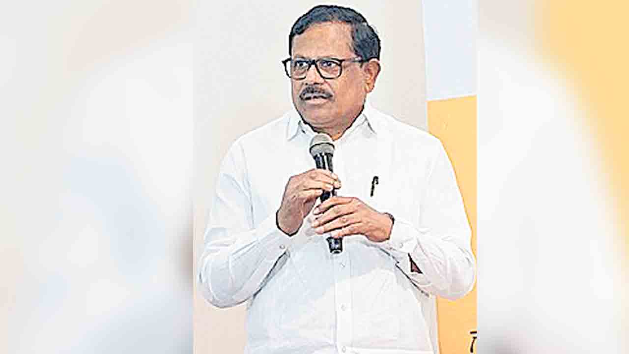 తెలంగాణ తల్లి విగ్రహాల పేరుతో రూ.కోట్లు వృథా