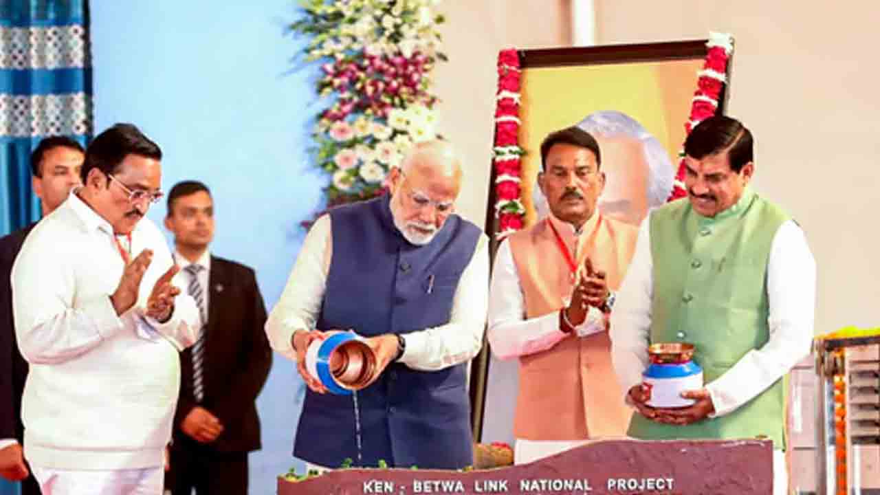 బీజేపీ మాటలు చేతలకు పొంతన లేదు