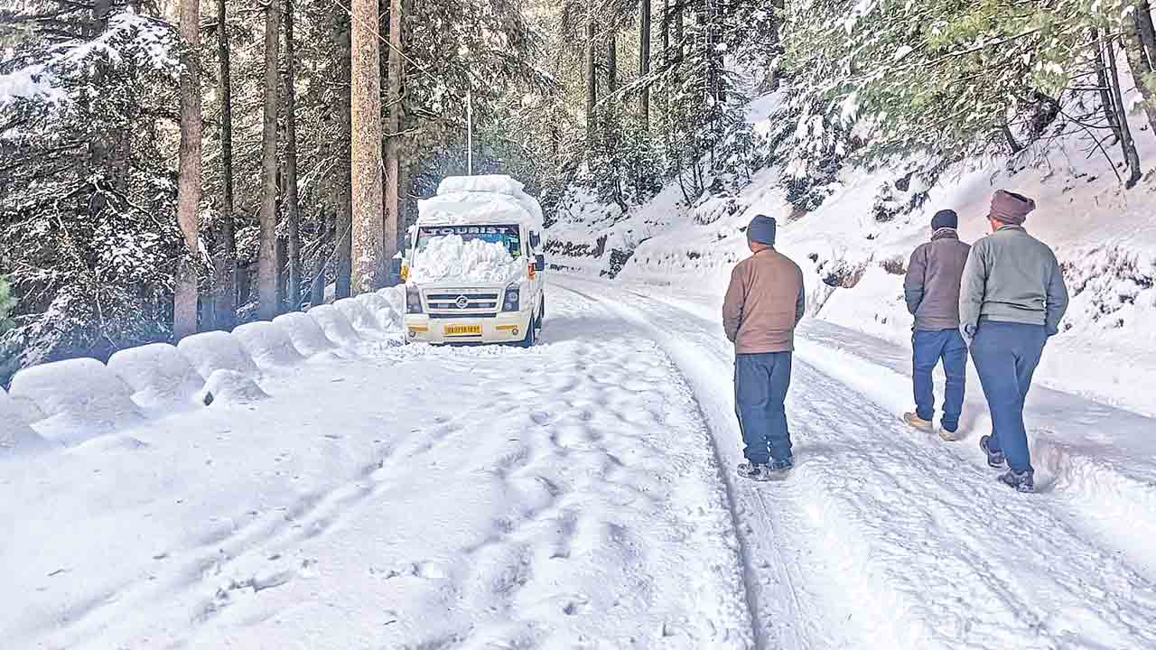 Weather | ఉత్తర భారతం గజ గజ.. హిమాచల్‌ప్రదేశ్‌లో పర్యాటకులకు ఇక్కట్లు
