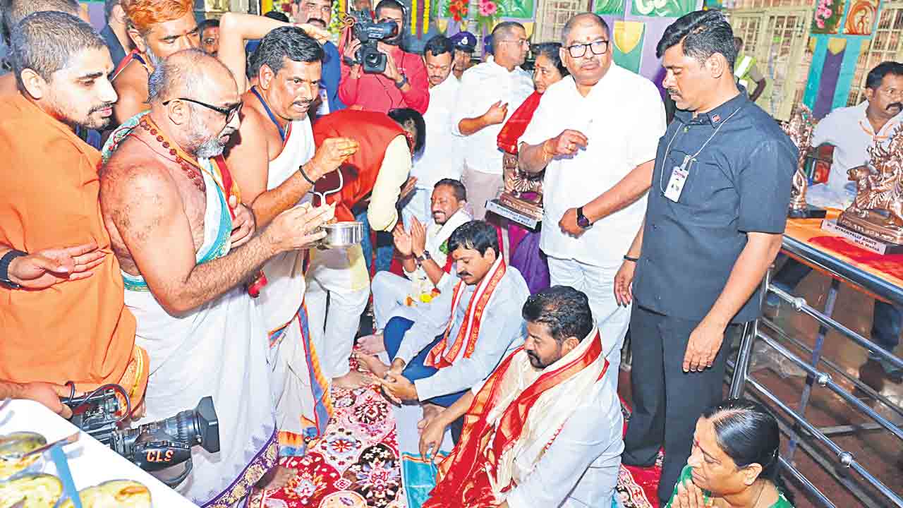 అందరి ఆశీర్వాదం కావాలి