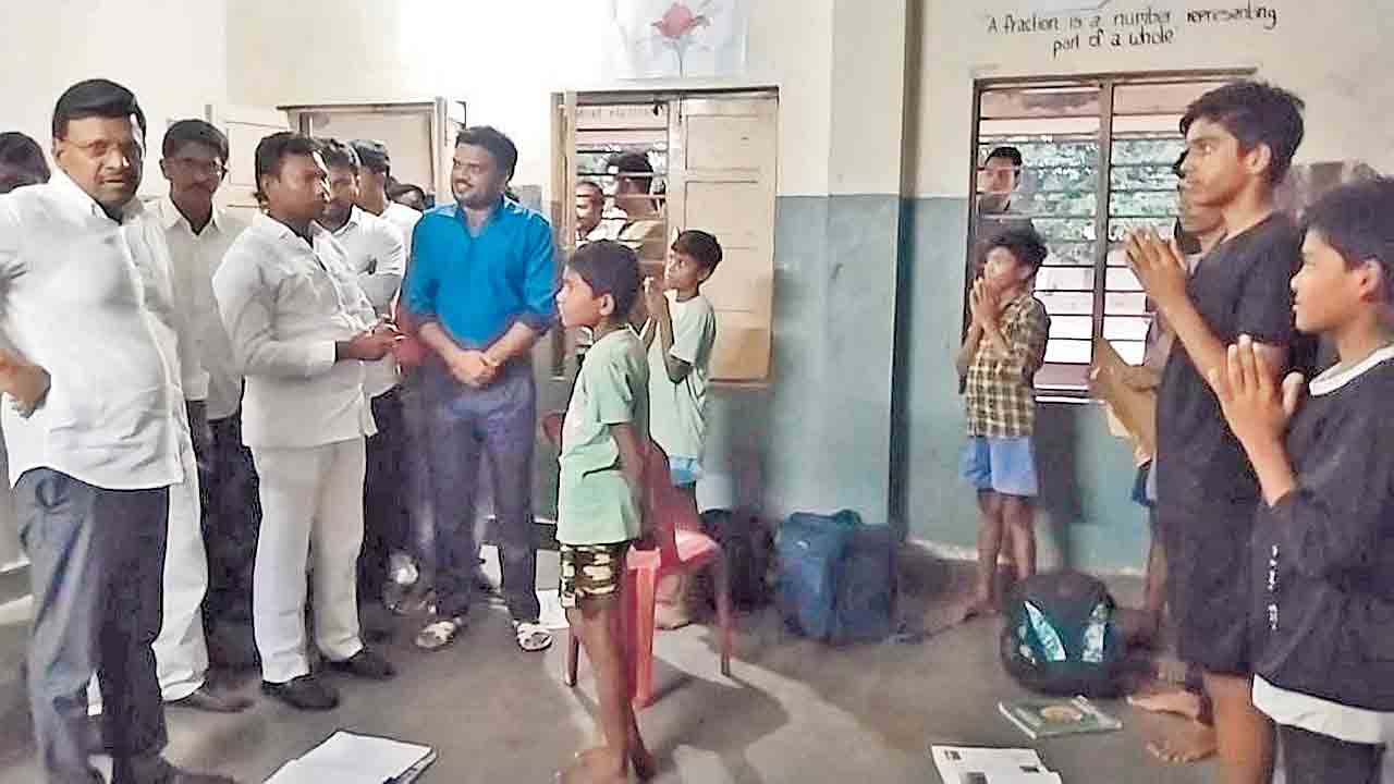 Gurukula Bata | బీఆర్‌ఎస్‌ గురుకుల బాటకు అడ్డంకులు.. అనుమతి లేదని ప్రిన్సిపాళ్ల నిరాకరణ