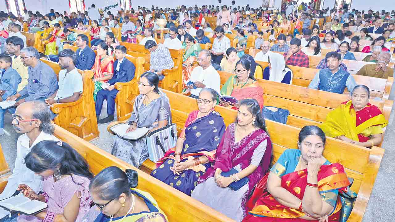 ఘనంగా క్రిస్మస్‌ వేడుకలు