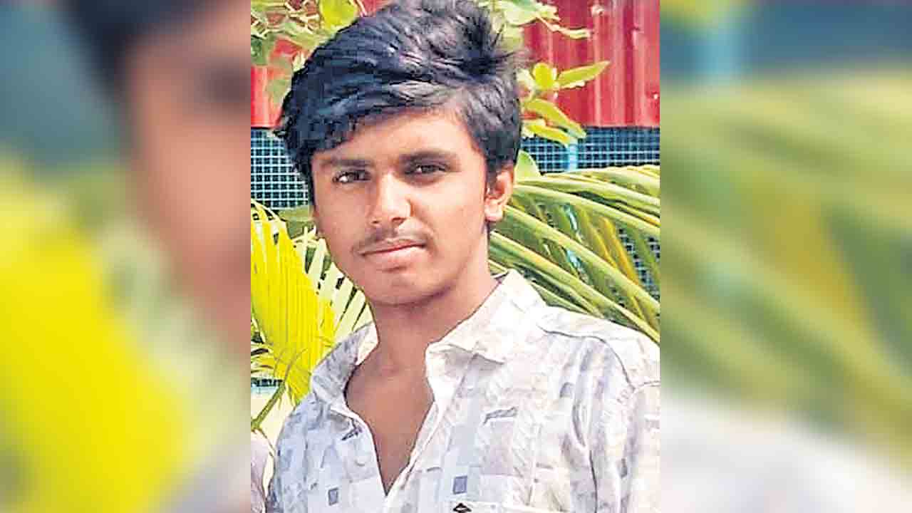 డెంగ్యూతో టెన్త్‌ విద్యార్థి మృతి