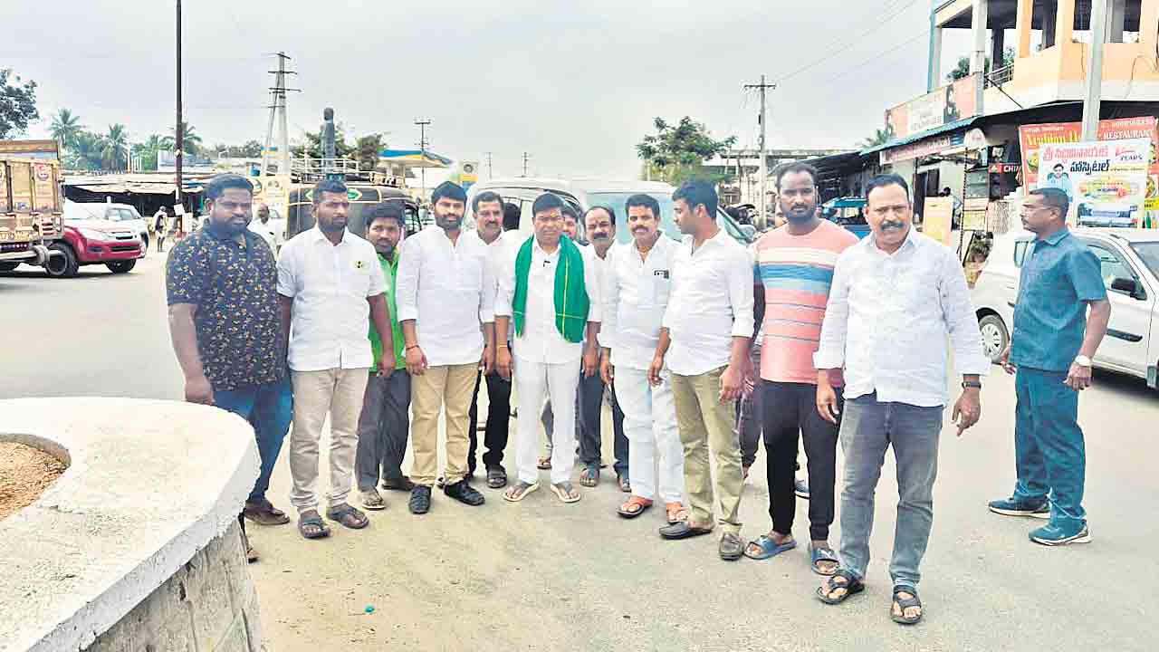 వీధి దీపాలకు కూడా మున్సిపల్‌లో డబ్బులు లేవా?