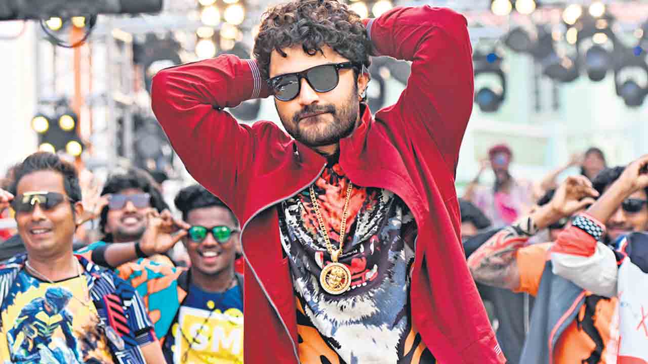 నువ్‌ కొడతావ్‌ విజిలూ.. ప్రతి సెంటర్‌ పగులు..