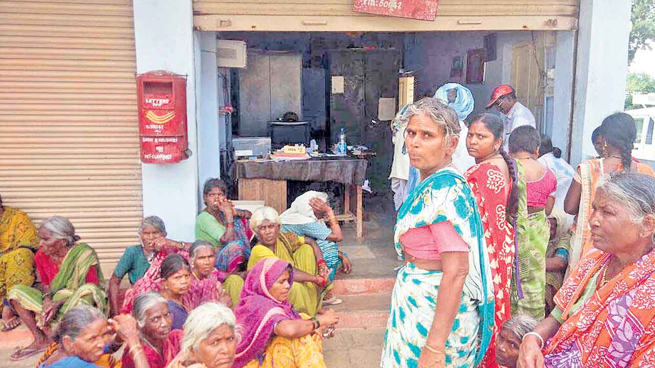 Cheyutha Pension | నాలుగు వేల పింఛన్‌కు మోక్షమెప్పుడో.. ఏడాది దాటినా ఊసే ఎత్తని కాంగ్రెస్‌ సర్కారు!